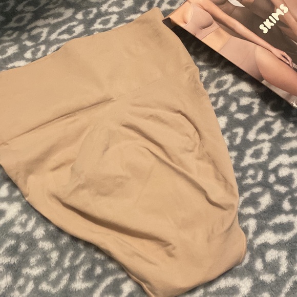 COPY - SKIMS CORE CONTROL BRIEF NWOT - Picture 3 of 4